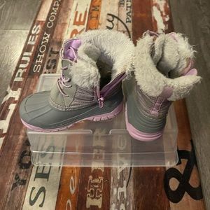 Carter snow boots, they are great for the snow.